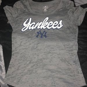 Yankees t shirt